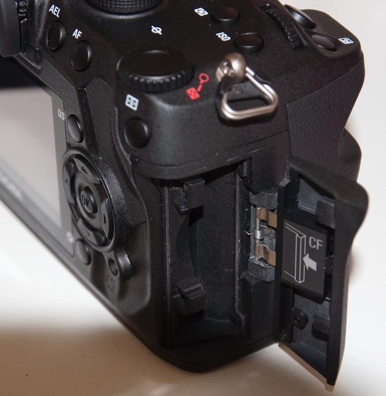 Sigma SD1 CF card slot