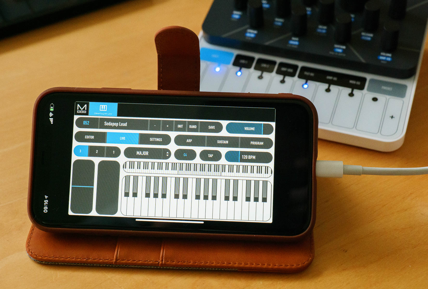 The CRAFTsynth is easily controlled via smartphone