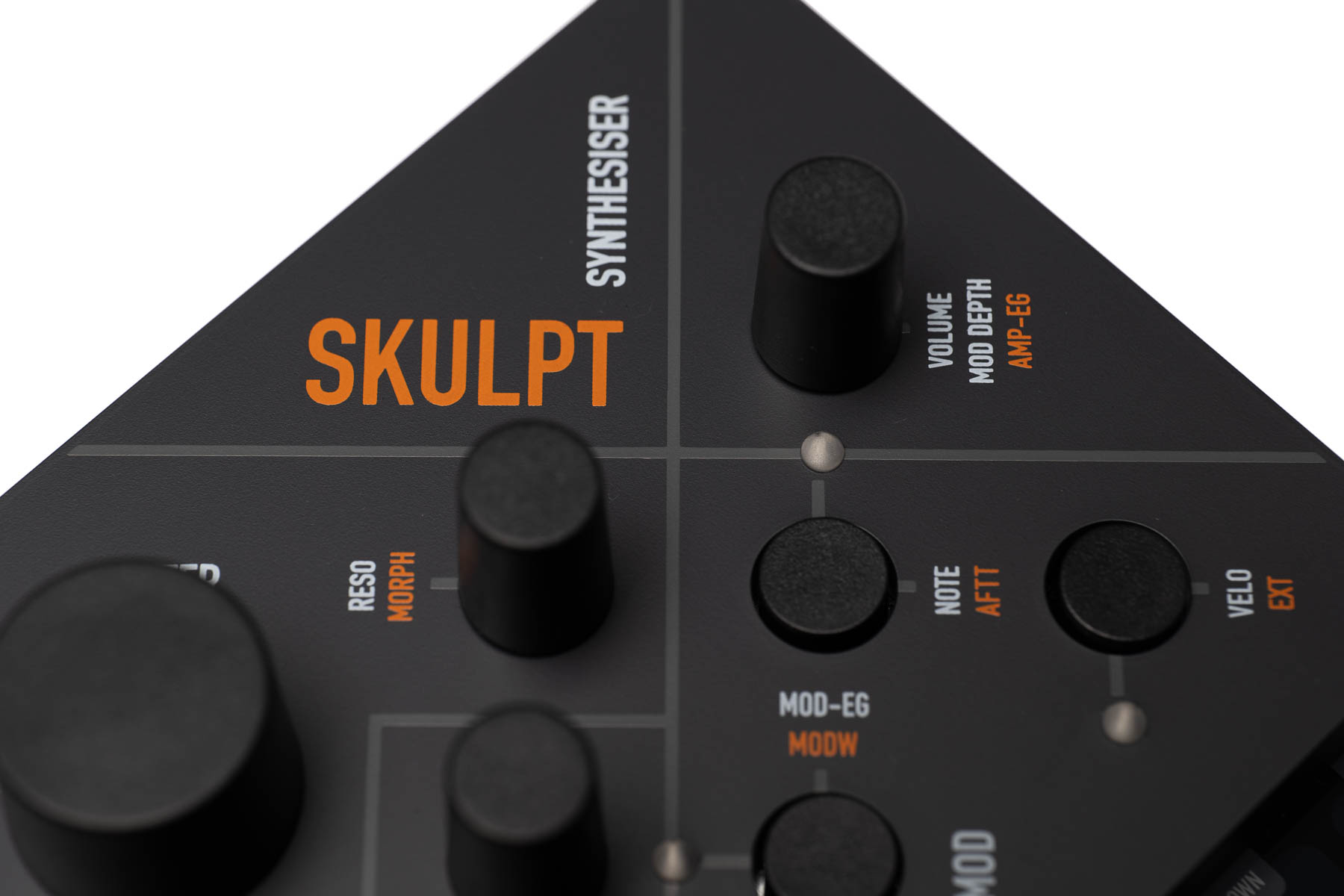 Skukpt's orange on grey lettering looks cool but is quite small